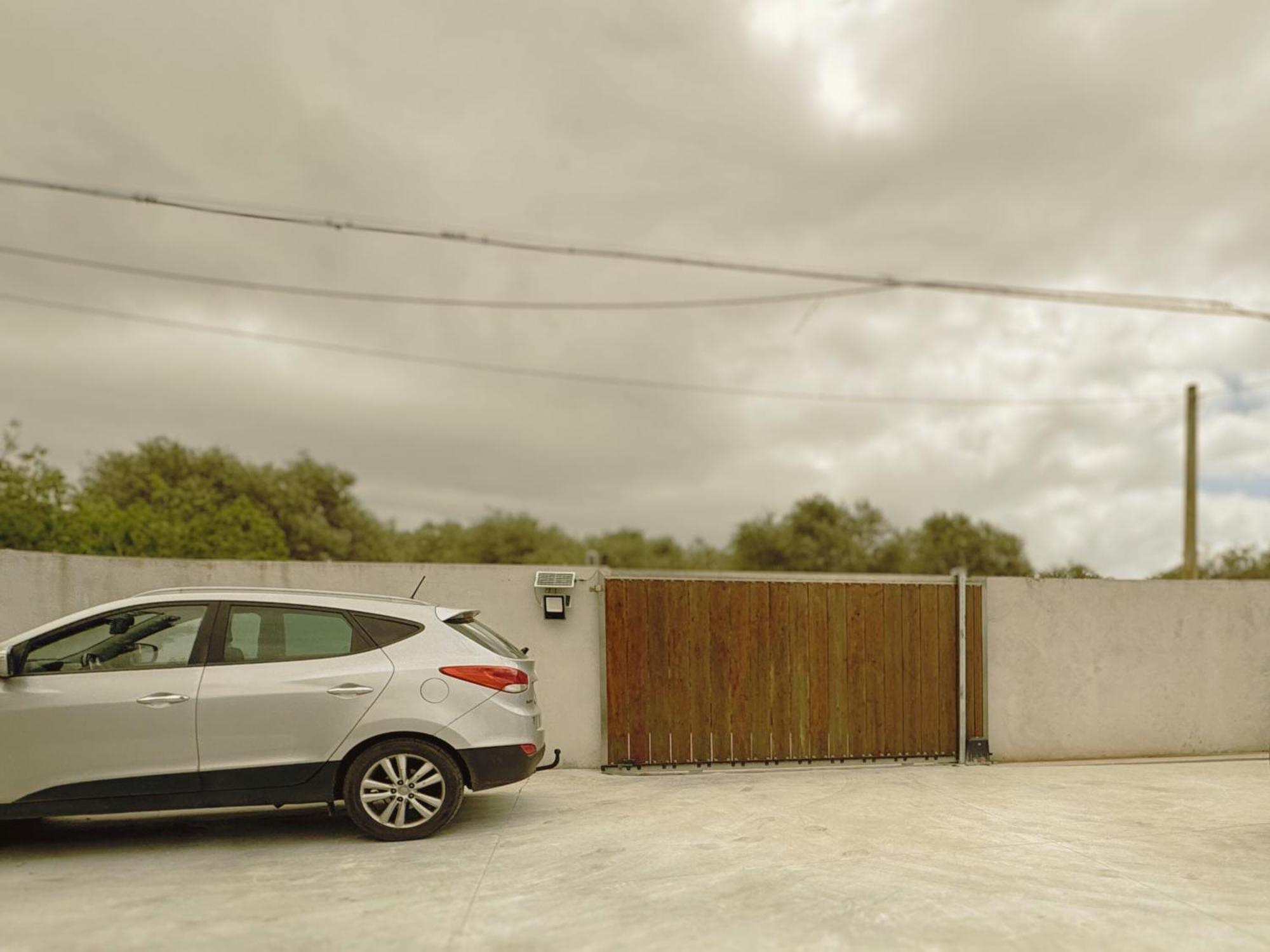 Algherolux -Free Secure Gated Parking For Cars And Motorbikes Екстер'єр фото
